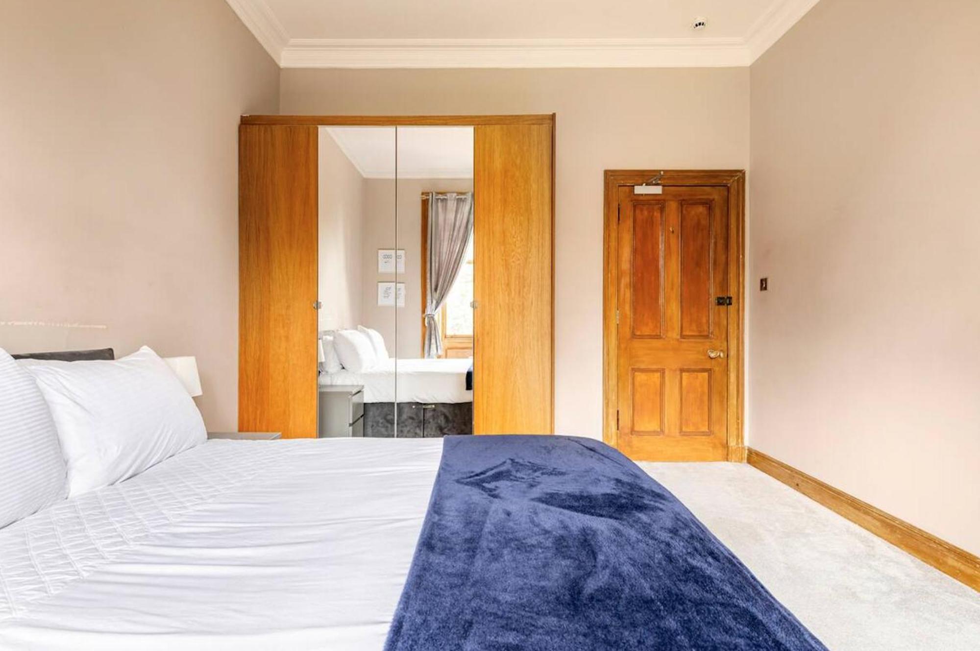 Lady Road Apartment เอดินบะระ ภายนอก รูปภาพ