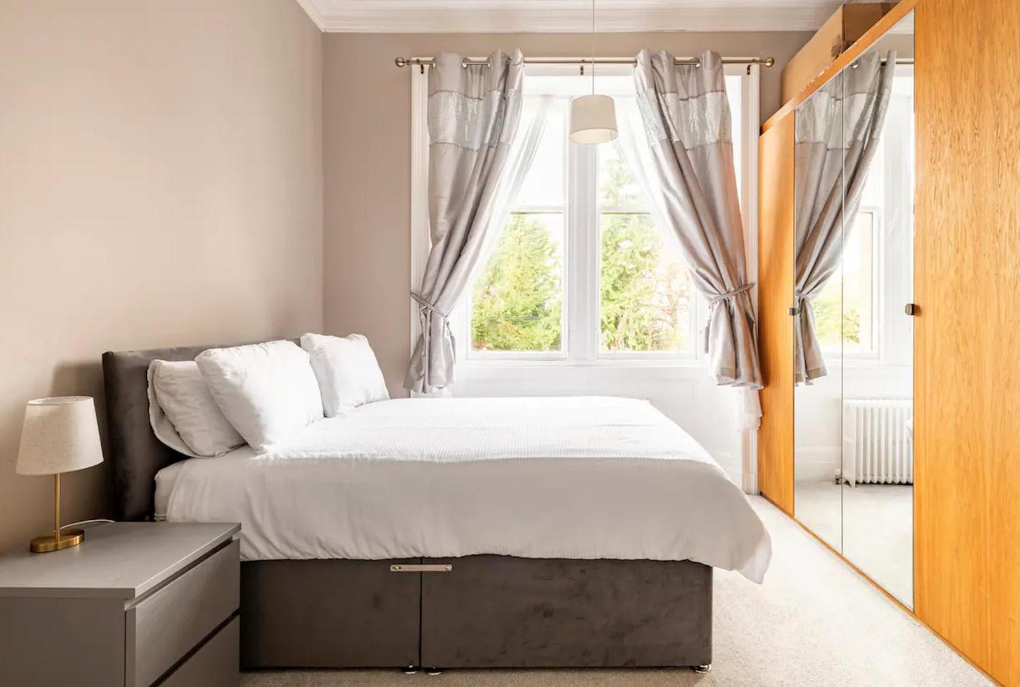 Lady Road Apartment เอดินบะระ ภายนอก รูปภาพ