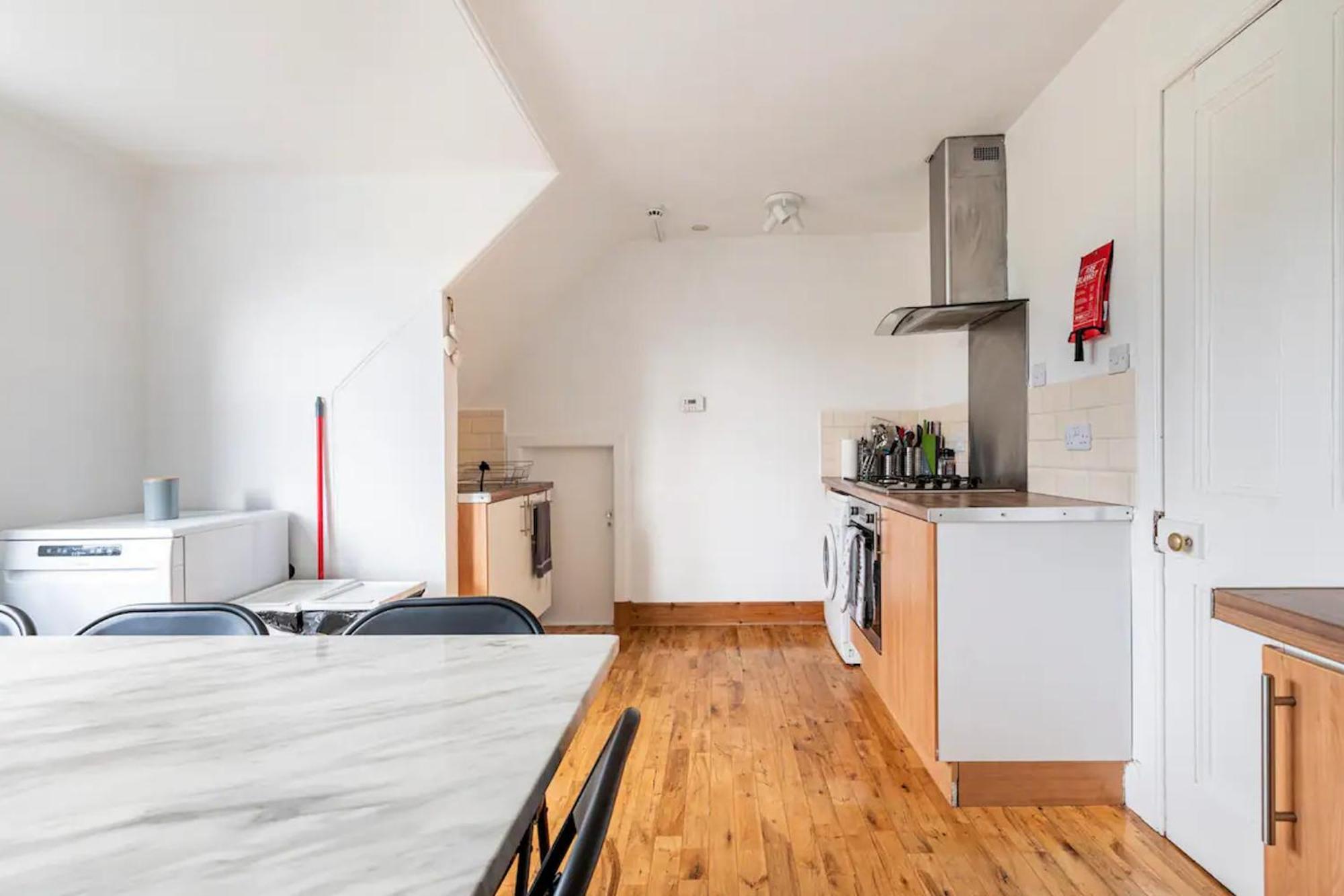 Lady Road Apartment เอดินบะระ ภายนอก รูปภาพ